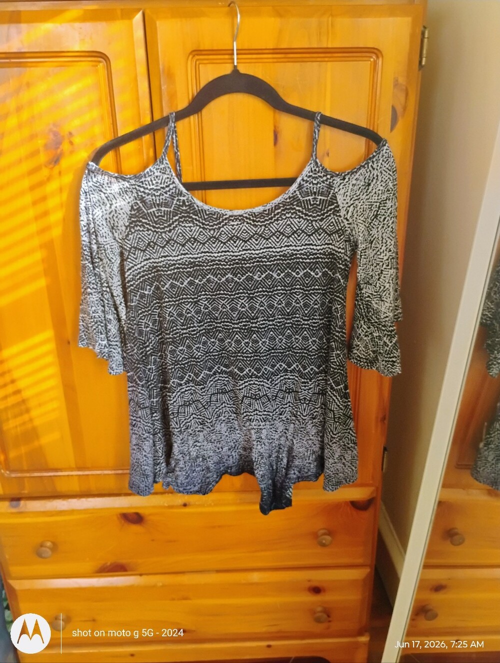 Women's Black & White Cold-Shoulder Patterned Top